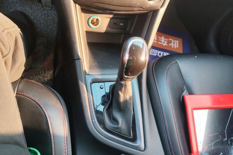 奇瑞 艾瑞泽5 2017款 1.5L CVT领潮版中控内饰18