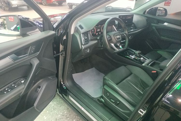 奥迪Q5L 2022款 40T 时尚动感型中控内饰7003