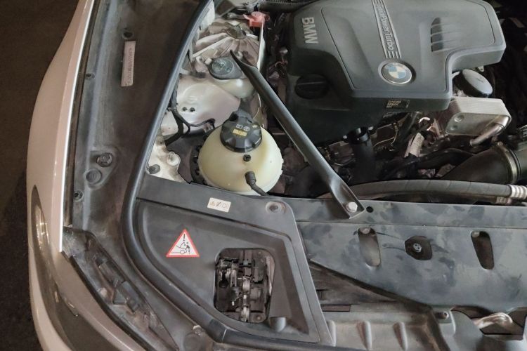 宝马5系 2014款 525Li 豪华设计套装局部细节9006