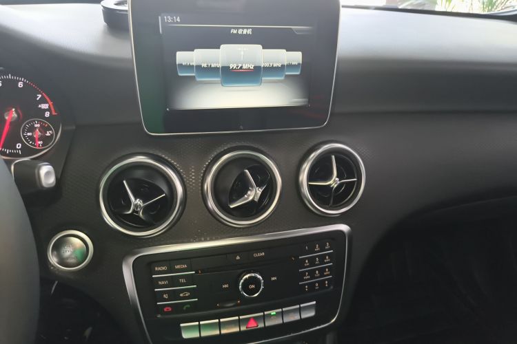 奔驰A级(进口) 2017款 改款 A 200 动感型局部细节16