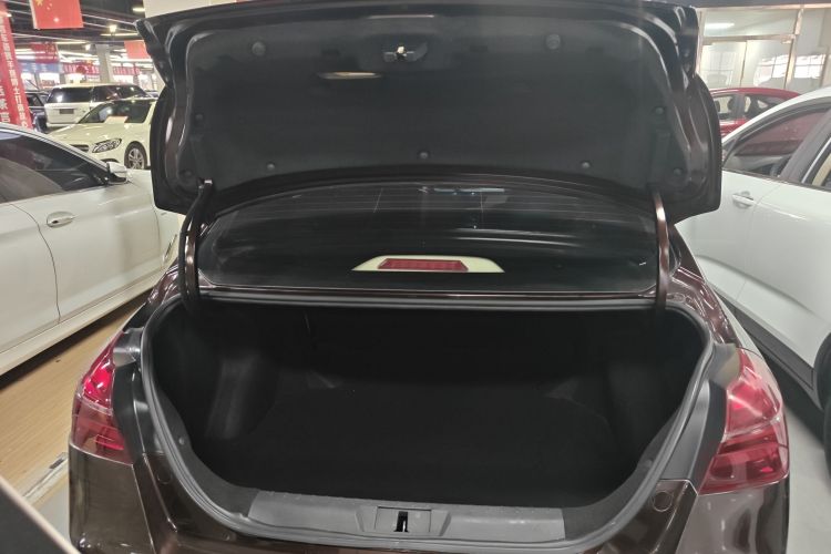 吉利汽车 帝豪 2018款 1.5L 手动豪华型机舱底盘23