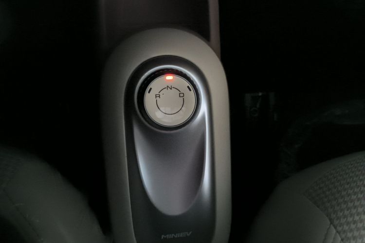 五菱汽车 宏光MINIEV 2025款 四门版 进阶款中控内饰18