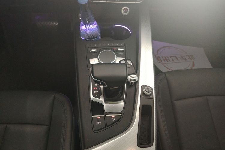 奥迪A4L 2018款 30周年年型 40 TFSI 时尚型局部细节18