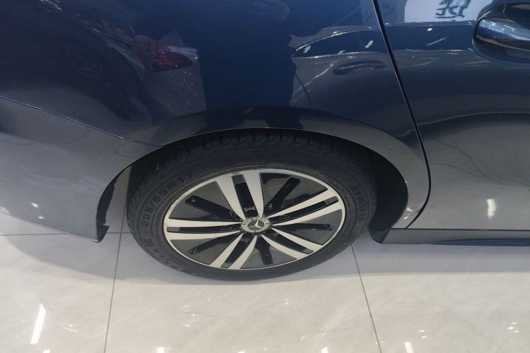 奔驰A级 2019款 A 180 L 运动轿车车身外观6008