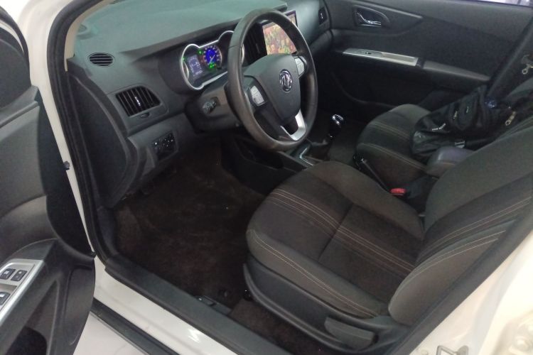 东风风神AX3 2016款 1.5L 手动尚酷型中控内饰19