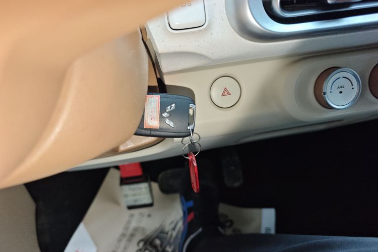 五菱汽车 宏光MINIEV 2024款 第三代 215km 进阶版中控内饰7001