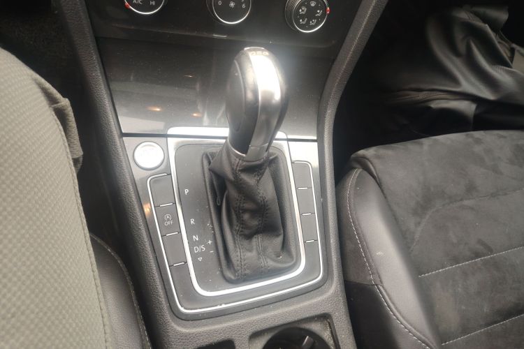 大众 高尔夫 2018款  230TSI 自动豪华型局部细节18