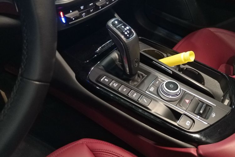 玛莎拉蒂 Levante 2022款 2.0T GT锋芒版中控内饰18