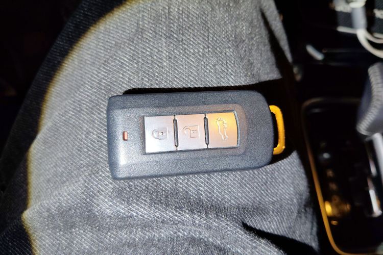 三菱 欧蓝德 2020款 2.4L 四驱致享版 7座中控内饰11