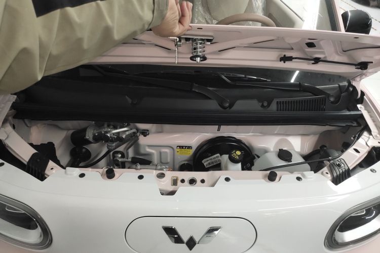 五菱汽车 宏光MINIEV 2024款 第三代 215km 青春版机舱底盘24