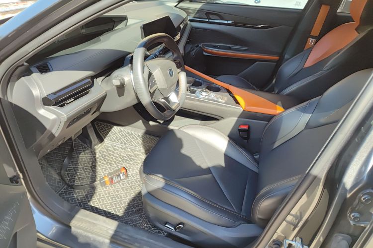 长安UNI-V 2022款 1.5T 尊贵型中控内饰19