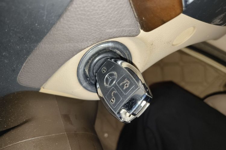 奔驰C级 2013款 C 260 CGI 优雅型中控内饰11