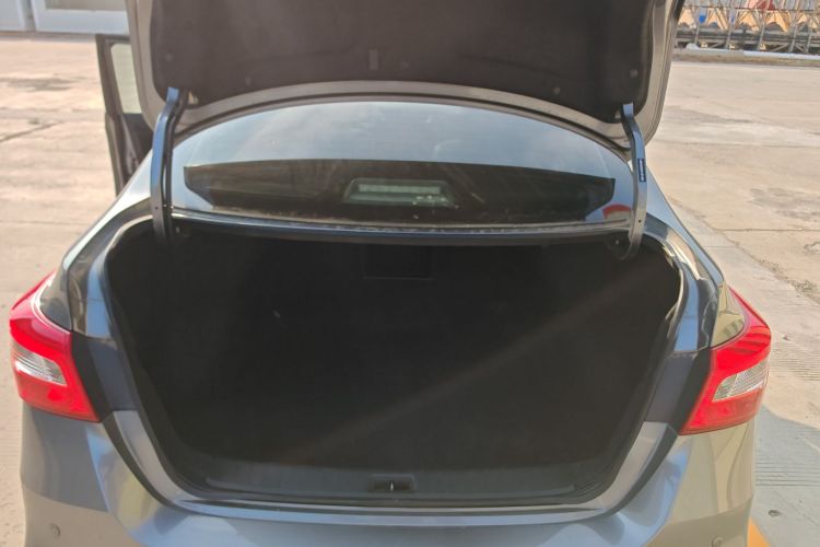 日产 轩逸 2019款 经典 1.6XL CVT豪华版机舱底盘23