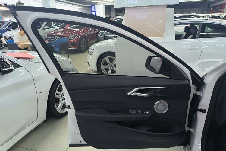 宝马1系 2023款 120i M运动版中控内饰47