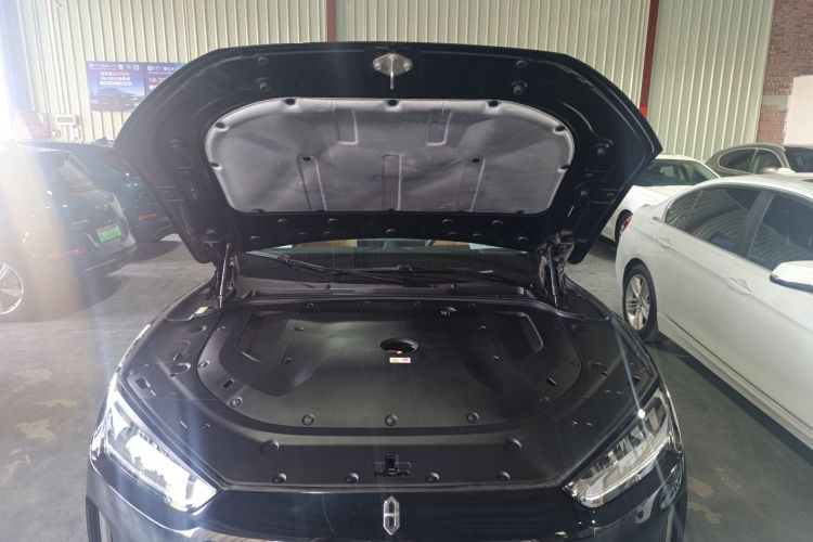 鸿蒙智行 问界M5 2022款 增程四驱性能版机舱底盘24