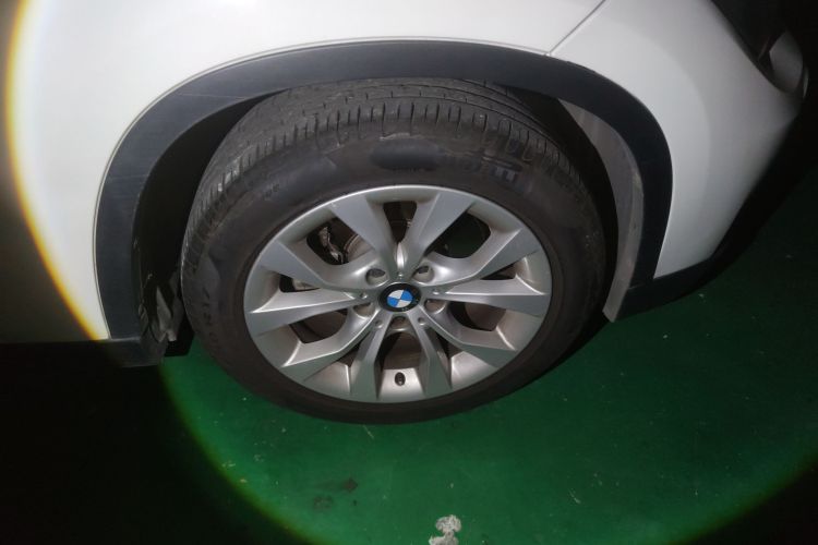 宝马X1 2013款 sDrive18i 时尚型车身外观10