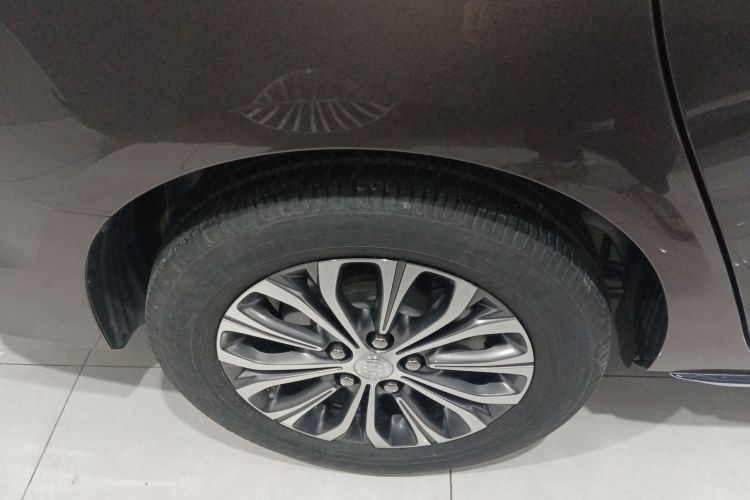 别克GL8 2023款 陆上公务舱 智享型车身外观6008