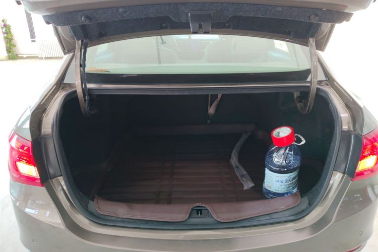 别克 英朗 2017款 15N 手动精英型机舱底盘23