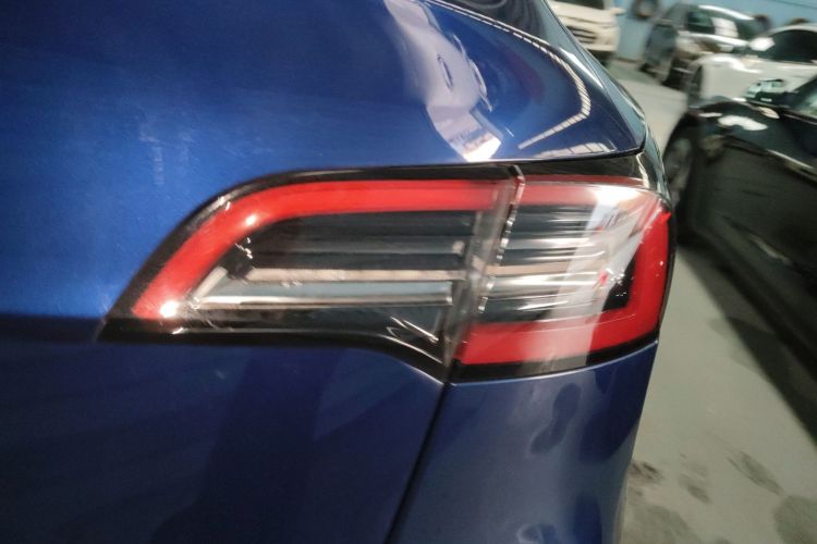 特斯拉 Model Y 2022款 改款 后轮驱动版车身外观9