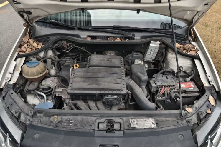 大众 Polo 2016款 1.6L 自动舒适型机舱底盘24