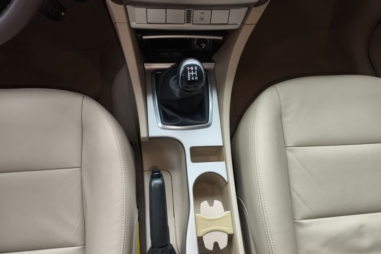 福特 福克斯 2013款 两厢经典 1.8L 手动时尚型中控内饰18