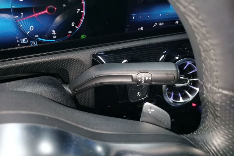 奔驰A级 2022款 改款三 A 200 L 运动轿车时尚型中控内饰18