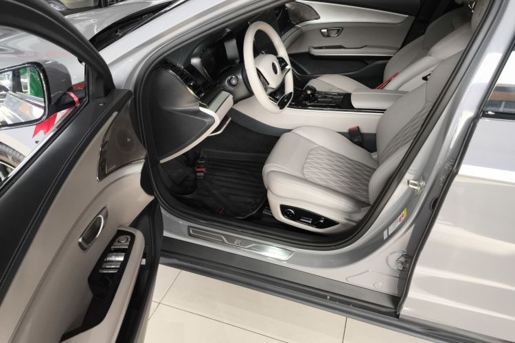 比亚迪 汉 2025款 DM-i 125KM尊贵型中控内饰20