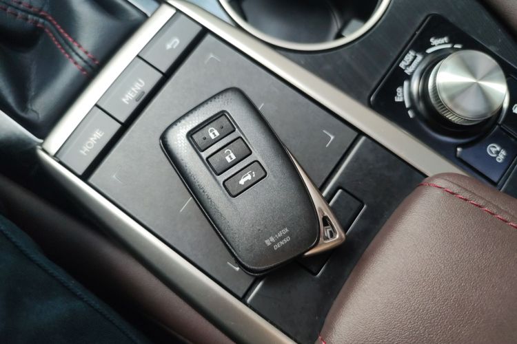 雷克萨斯RX 2020款 改款 300 两驱舒适版中控内饰11