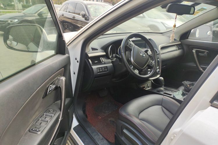 奔腾X80 2015款 2.0L 自动舒适型中控内饰20