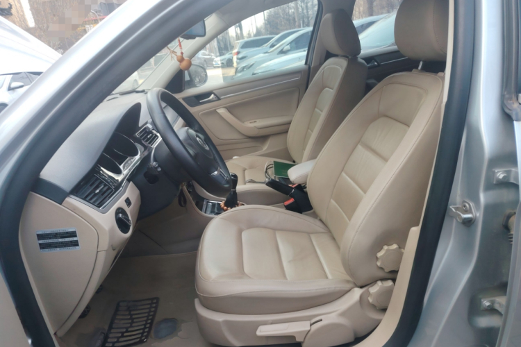 大众 宝来 2014款 1.6L 手动舒适型中控内饰19