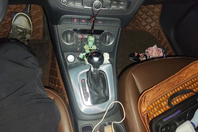 奥迪Q3 2017款 30 TFSI 风尚型中控内饰18