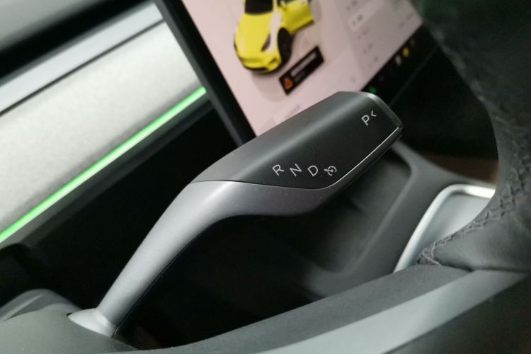 特斯拉 Model Y 2023款 后轮驱动版中控内饰18