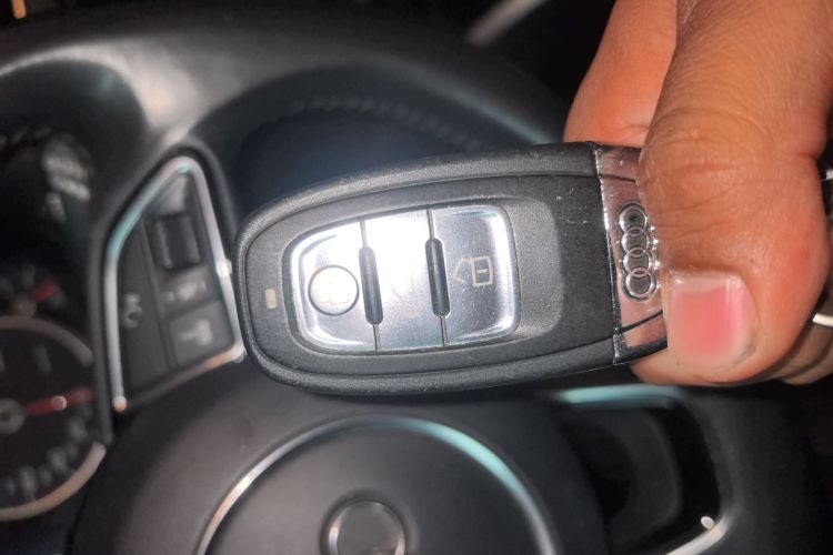 奥迪Q5 2015款 40 TFSI 技术型中控内饰7001