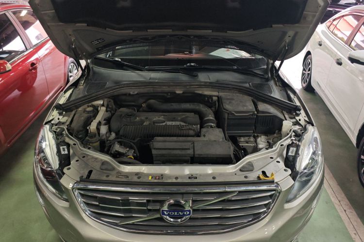 沃尔沃XC60 2016款 T5 AWD 智远版机舱底盘24