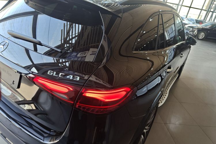 奔驰GLC AMG 2024款 AMG GLC 43 4MATIC车身外观7