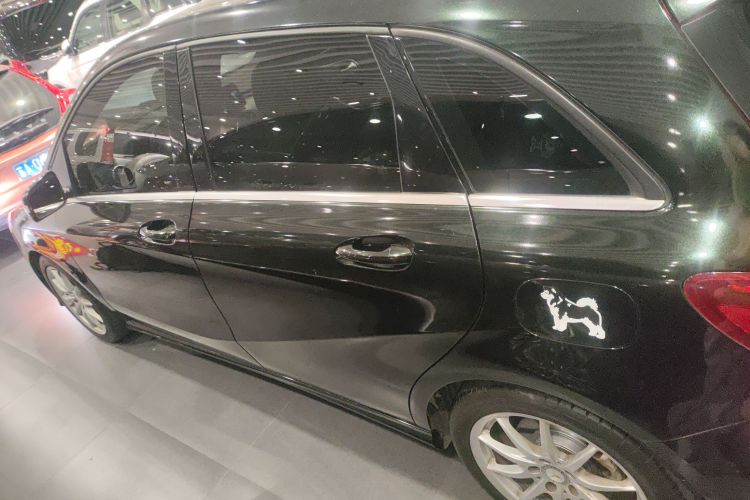 奔驰B级 2015款 B 200 动感型车身外观4