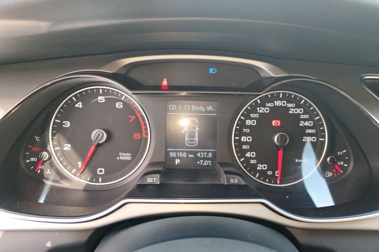 奥迪A4L 2016款 35 TFSI 自动舒适型局部细节14