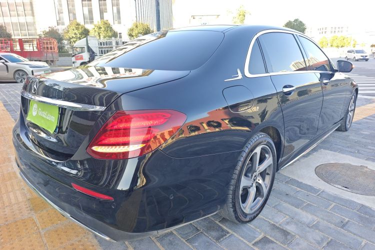 奔驰E级 2017款 E 300 L 运动豪华型车身外观7