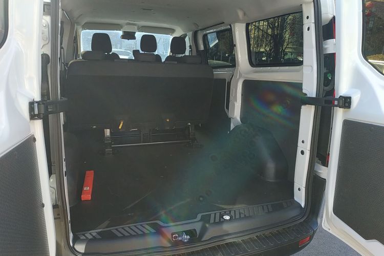 福特 全顺 2023款 2.0T汽油手动多功能商用车短轴低顶5/6座机舱底盘23