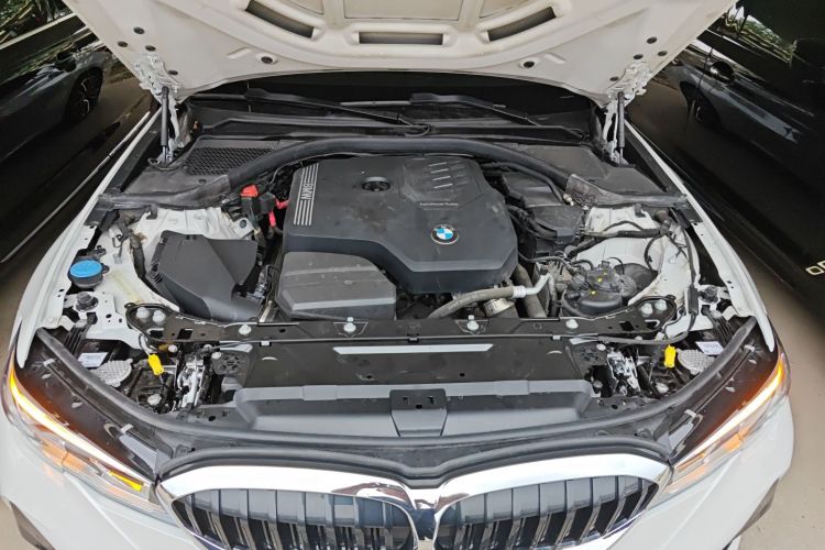 宝马3系 2022款 320Li M运动套装机舱底盘24