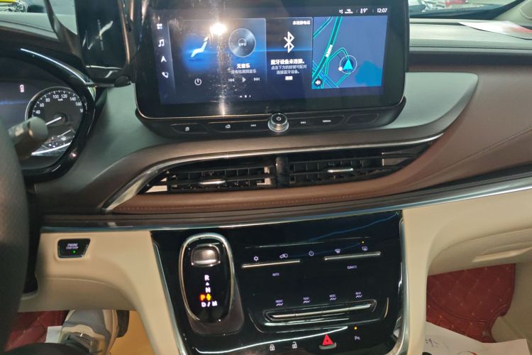 别克GL8 2021款 陆上公务舱 652T 豪华型中控内饰16