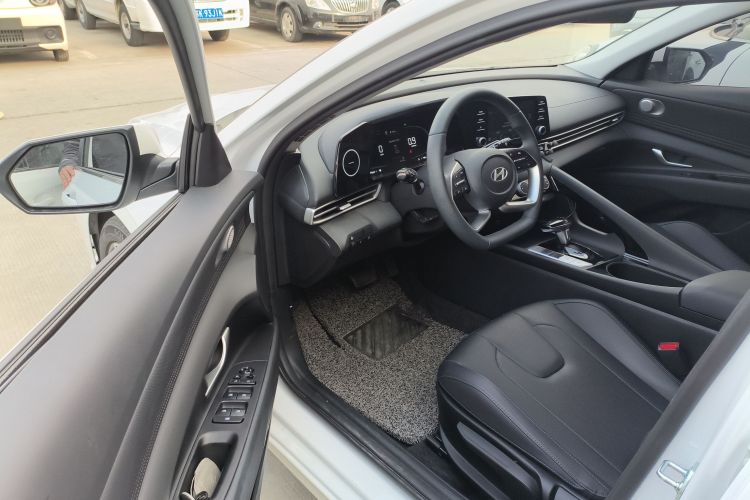 现代 伊兰特 2023款 1.5L CVT GLX精英版中控内饰7003