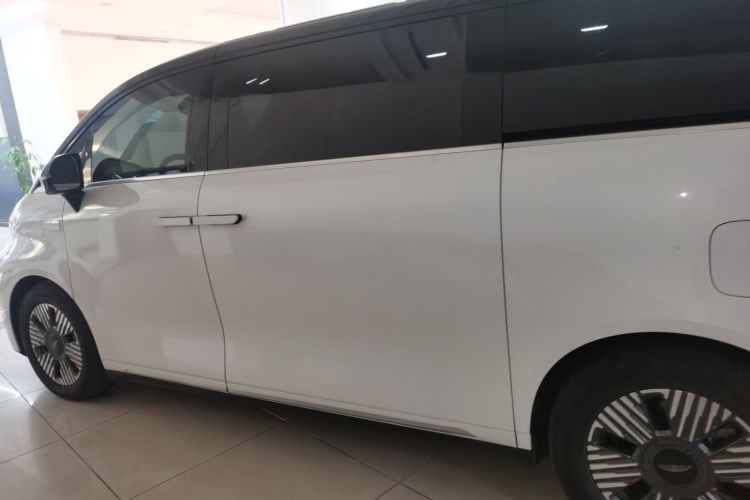 吉利银河 翼真L380 2024款 140度 6座 四驱Ultra车身外观4