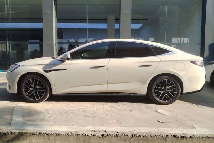 比亚迪 海豹07 DM-i 2025款 智驾版 DM-i 1.5L 125km 尊贵型车身外观4