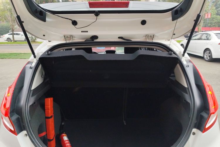 福特 嘉年华 2013款 两厢 1.5L 自动时尚型机舱底盘23