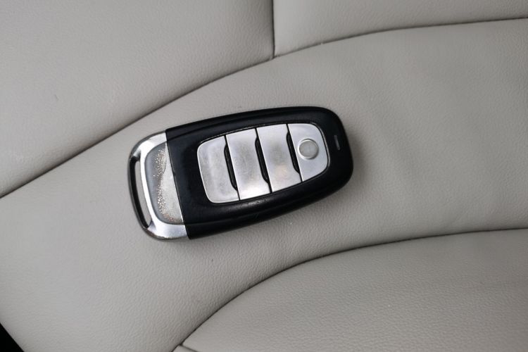 红旗H5 2018款 30TD 智联灵动版中控内饰11