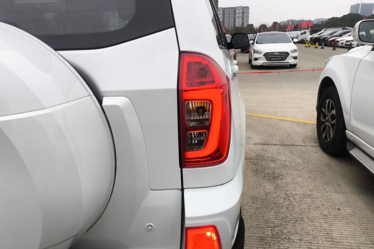 奇瑞 瑞虎3 2016款 1.6L 手动智尚版车身外观6001