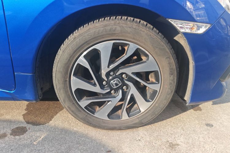 本田 思域 2016款 220TURBO 手动豪华版车身外观10