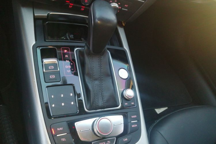 奥迪A6L 2018款 30周年年型 TFSI 进取型中控内饰18