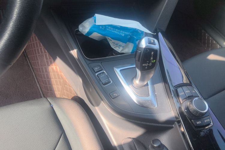 宝马3系 2017款 320Li 时尚型中控内饰18